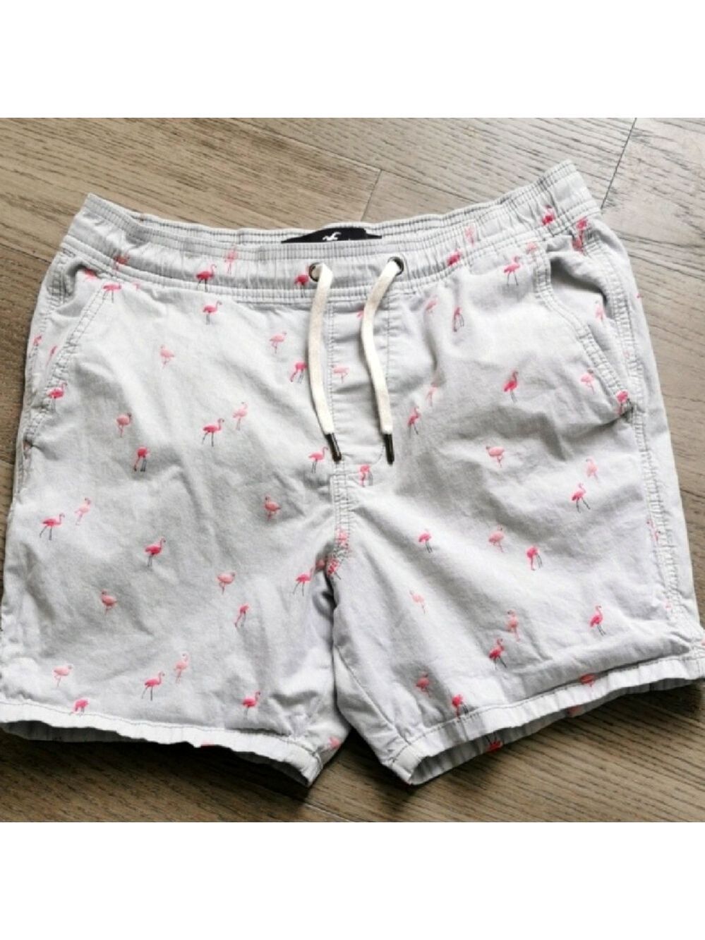 Hollister Mens grey shorts pink flamingos, pockets. Size small. EUC